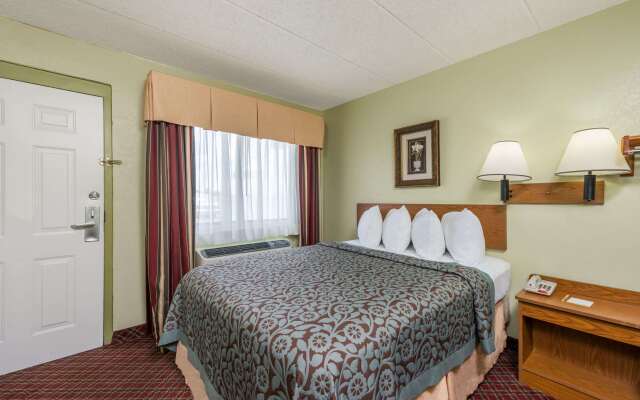 Days Inn & Suites by Wyndham Springfield on I-44