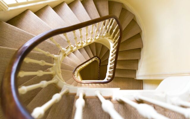 Luxury Apartments - Queen Circus