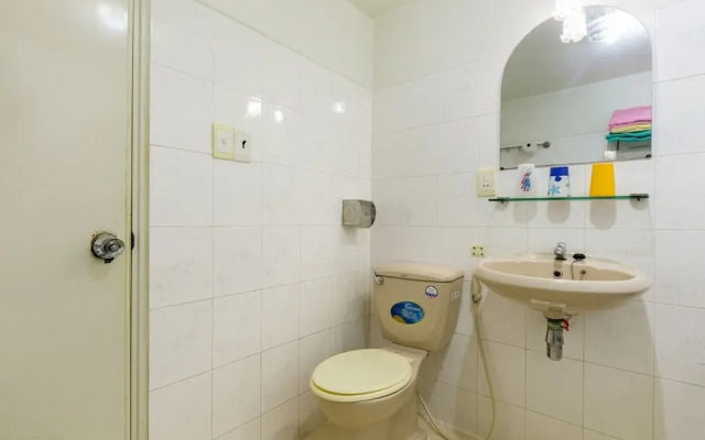 Minh Phuong-Hostel by OYO Rooms
