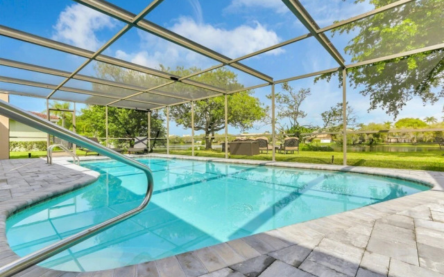 Watersedge - Private & Sanitized, Self Check-in. Perfect for Social Distancing & Working From Home. Private Pool, Pet Friendly. Super-host Support