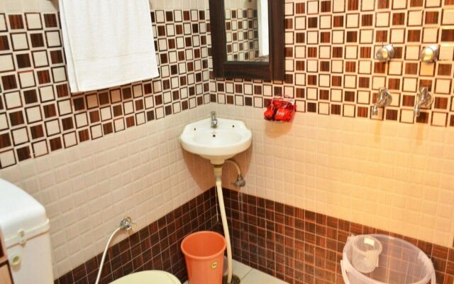 OYO 5809 Empire Inn