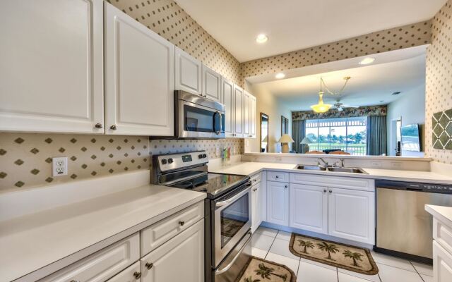 Solterra Vacation Rental: Luxury 3-BR Condo with Lake & Golf Views. Access to Luxury Pool, Hot Tub, and Golf Courses at Lely Resort. Close to Naples Beaches, 5th Avenue S, and Marco Island