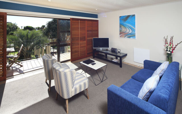 Onetangi Beach Apartments