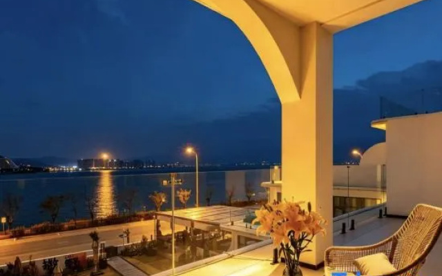 Sunrise Heart Sea·Sea View Designer Beautiful Homestay (Dali Erhai Ideal State Branch) – Balcony – Dali