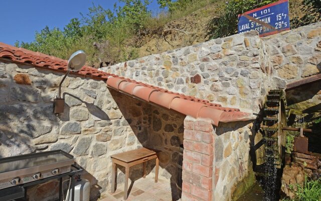 Quaint Villa with Private Pool in Molières-Sur-Cèze