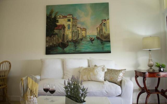 Kingston Luxury Condo Apartment