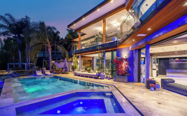 Villa Kaleida - Sleek Modern Sunset Villa With Eclectic Style & Infinity Pool