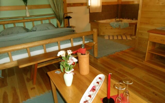 Alexa Chalets -Timber Inn & Restaurant