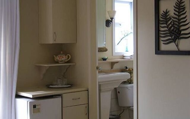 A Downtown Victoria Ocean View Bed and Breakfast