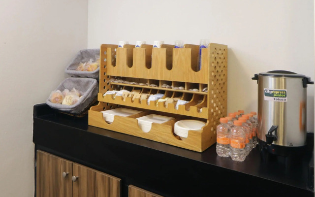 City Express Junior by Marriott Toluca Aeropuerto