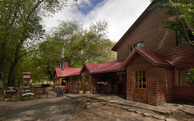 Camping y Hostal El Ovejero