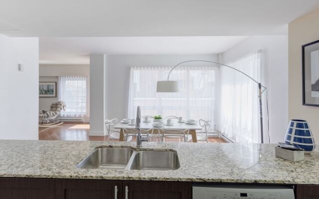 Palais-des-Congrès Furnished Suites by Hometrotting
