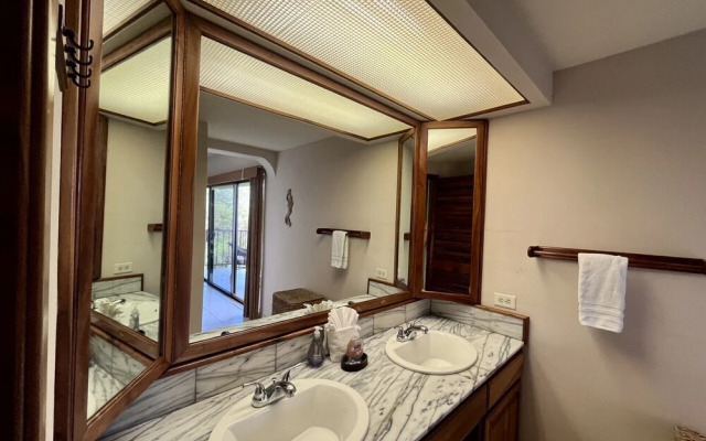 Kahaluu Bay Villas 4 Lanais w/ Ocean Views