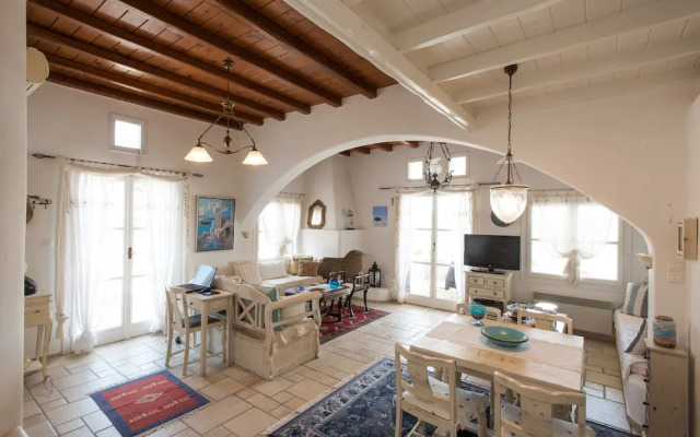 Anemoessa House