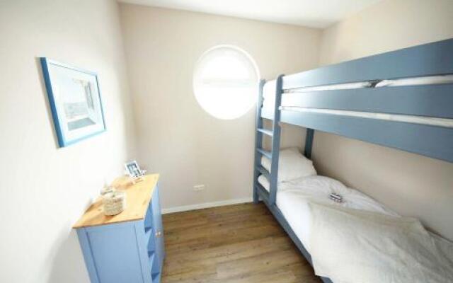 Komfort-Hausboote am Naturhafen Krummin