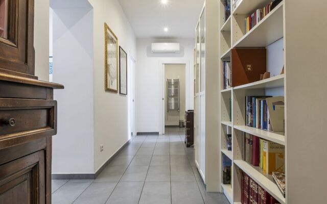Porta Pia & Villa Torlonia Apartment with Balcony