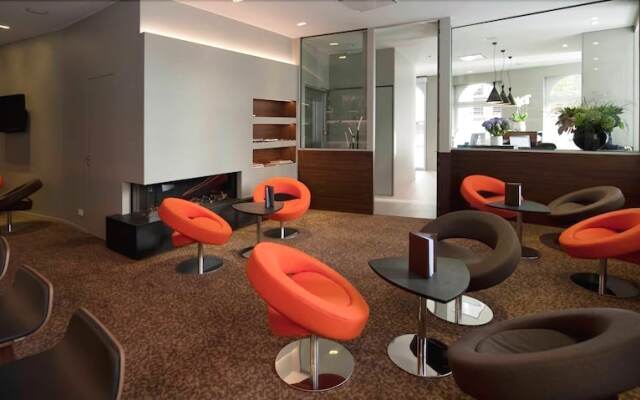 Square Hotel
