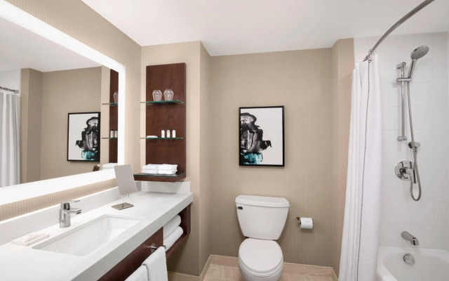 Delta Hotels by Marriott Thunder Bay