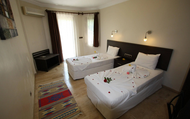 Hotel Holiday Calbis