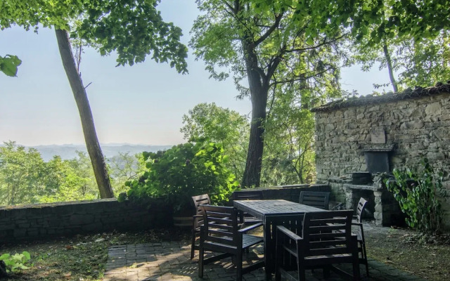 Apartment in Cut Monferrato With Garden