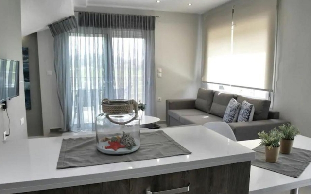 Crystallia SeaSide Maisonette by TravelPro Se...