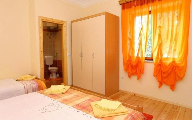 Stuk- With Terrase and Close to the sea - A2