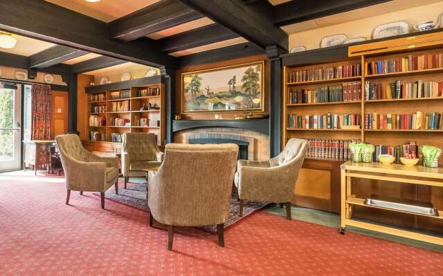 Quality Inn Waddling Dog