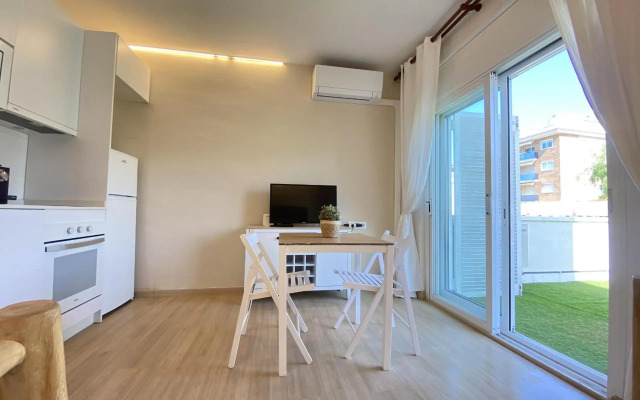 R126 Beachfront Apartment Sant Salvador