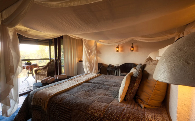 Nyati Safari Lodge