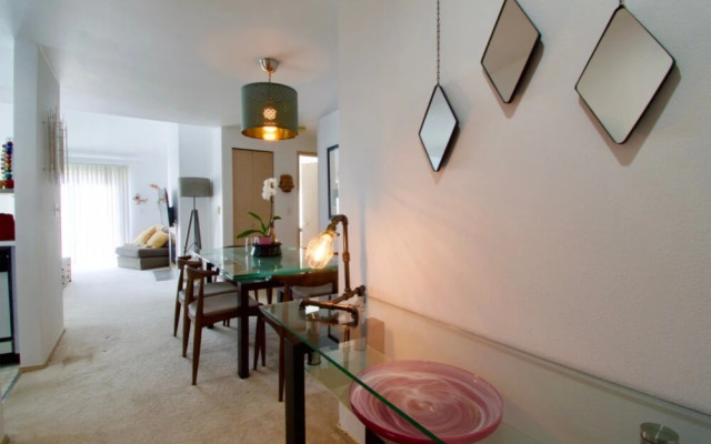 Heart of Ballard Stylish Airy Penthhouse