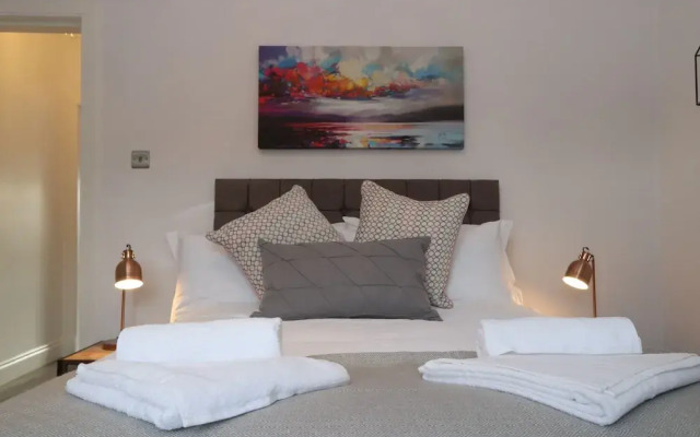 Dollar Apartments at 39