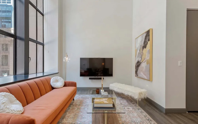 Downtown Charm 2BR Comfort Great Amenities