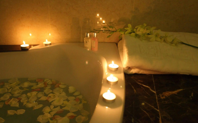 Au Lac Charner Hotel