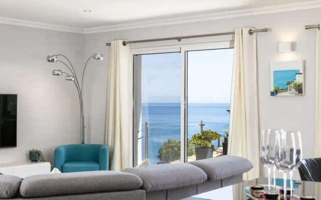Apartment Overlooking Benagil Beach With Pool