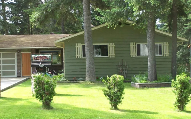 Auberge Kicking Horse Guest House