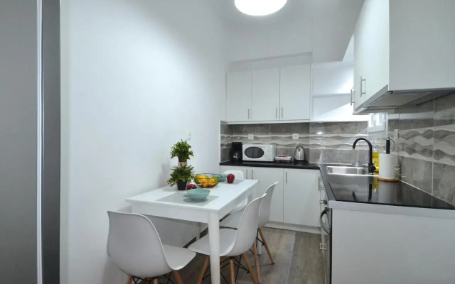 A spacious minimal apatment at Chalandri