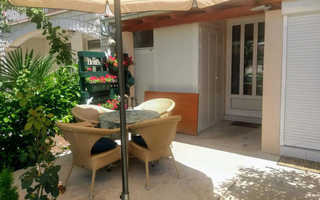 Lovely apartment with garden and terrace