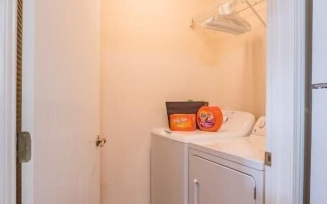 Onsite Gym Pool Fast Wifi More