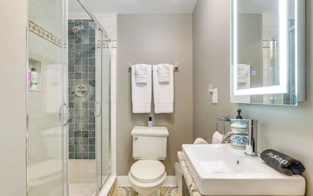 Pet-friendly Family Apartment - Near NU Campus!