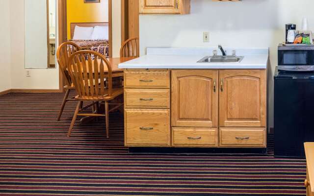 Rodeway Inn & Suites