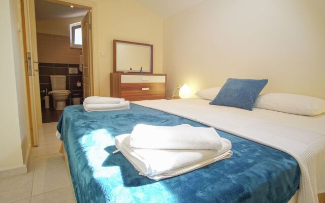 Larmos Villa