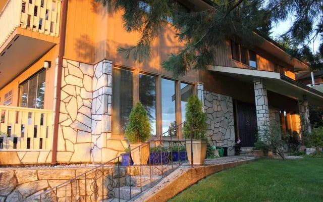 Sequoia House