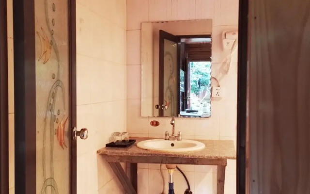 Luguhu Lakeside Apu Guest House