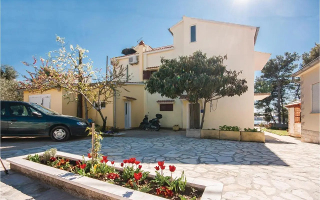 Three-Bedroom Apartment in Brodarica