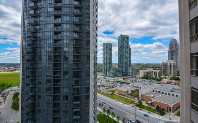 Maplewood Suites - Square One