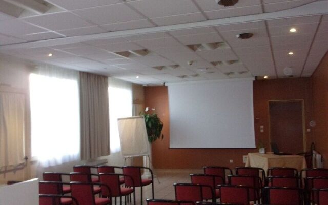 Cit' Hôtel la Pyramide