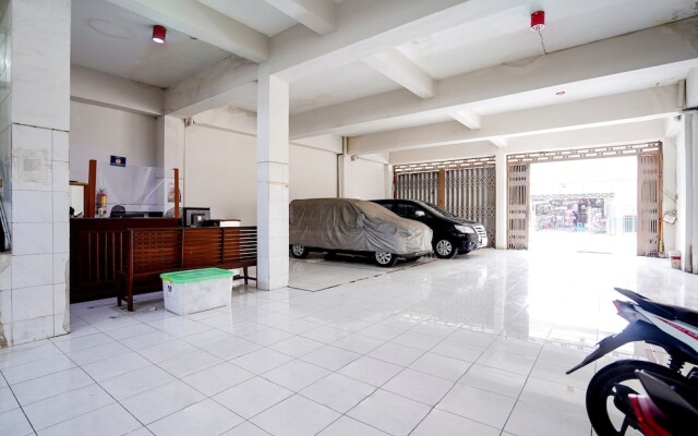 OYO Flagship 90890 Bratang Gede Residence