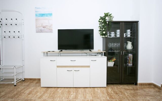 Rainbow & Pool Apartment