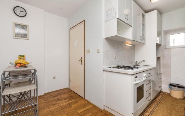 Amazing Home in Stara Novalja With Wifi and 2 Bedrooms