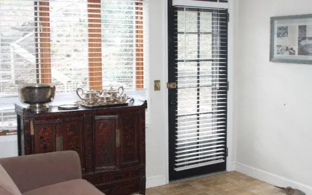 Ledge House Bed & Breakfast